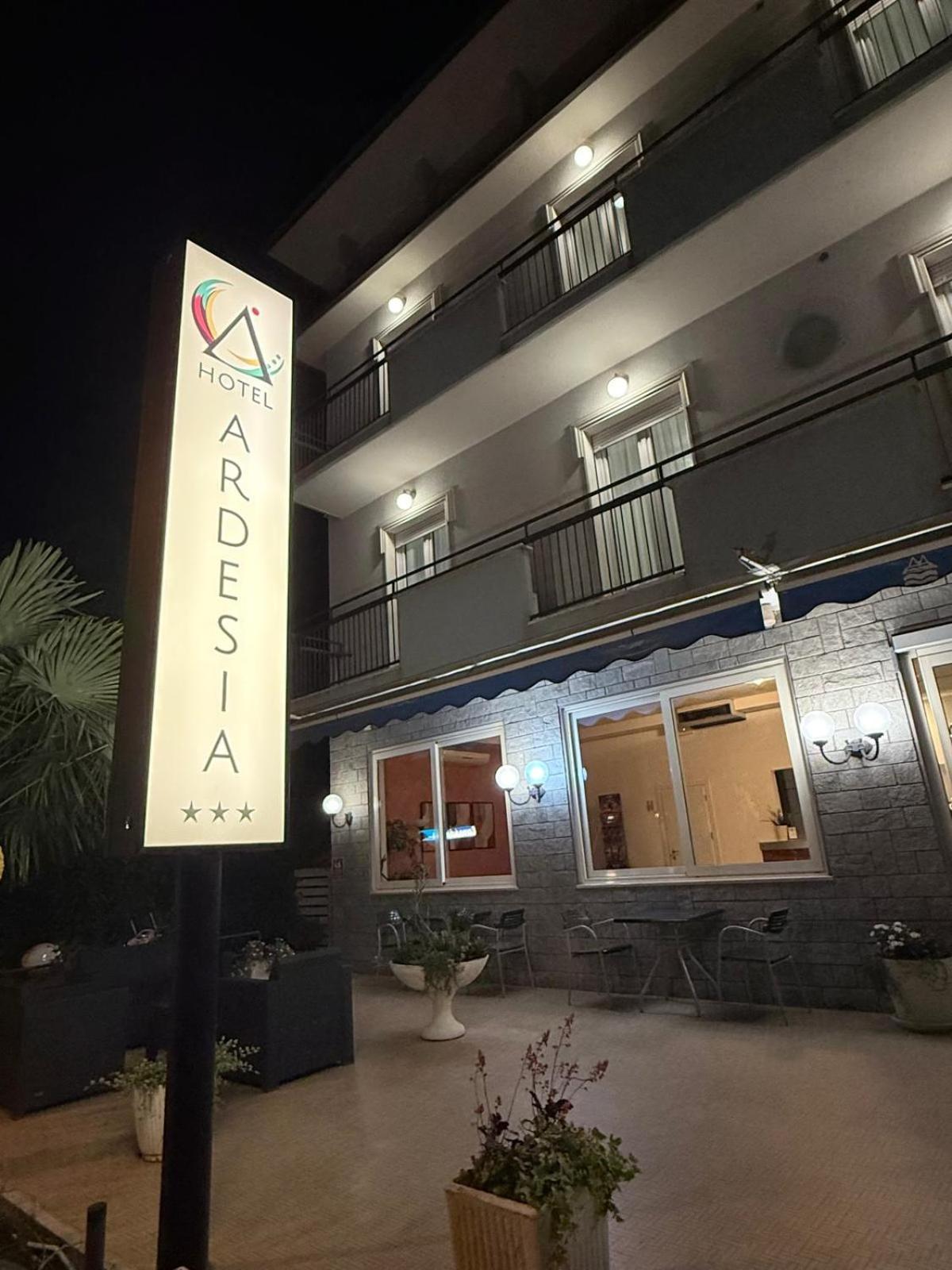 Hotel Ardesia Rimini Kültér fotó